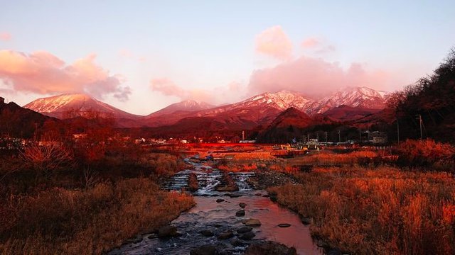 667�� �V�N���E����2024�N���琼��2025�N�� 03_�V�N�̒����𗁂т�